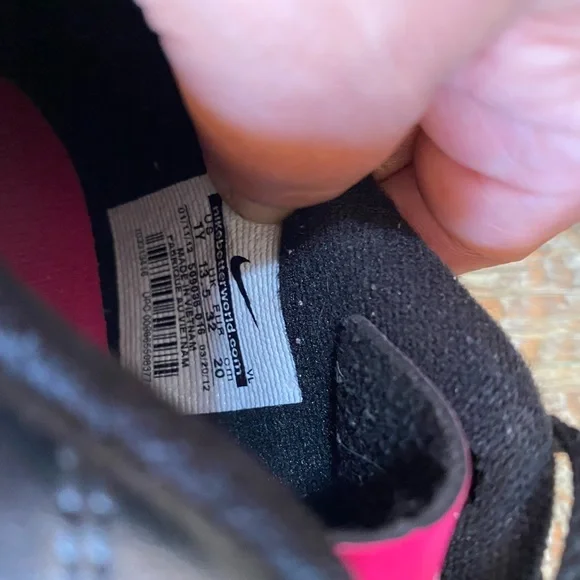 Nike Youth Jr.
Phantom GT size 1 shoes - Picture 7 of 7